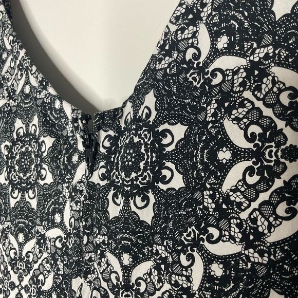 Torrid Abstract Tank - Picture 5 of 5